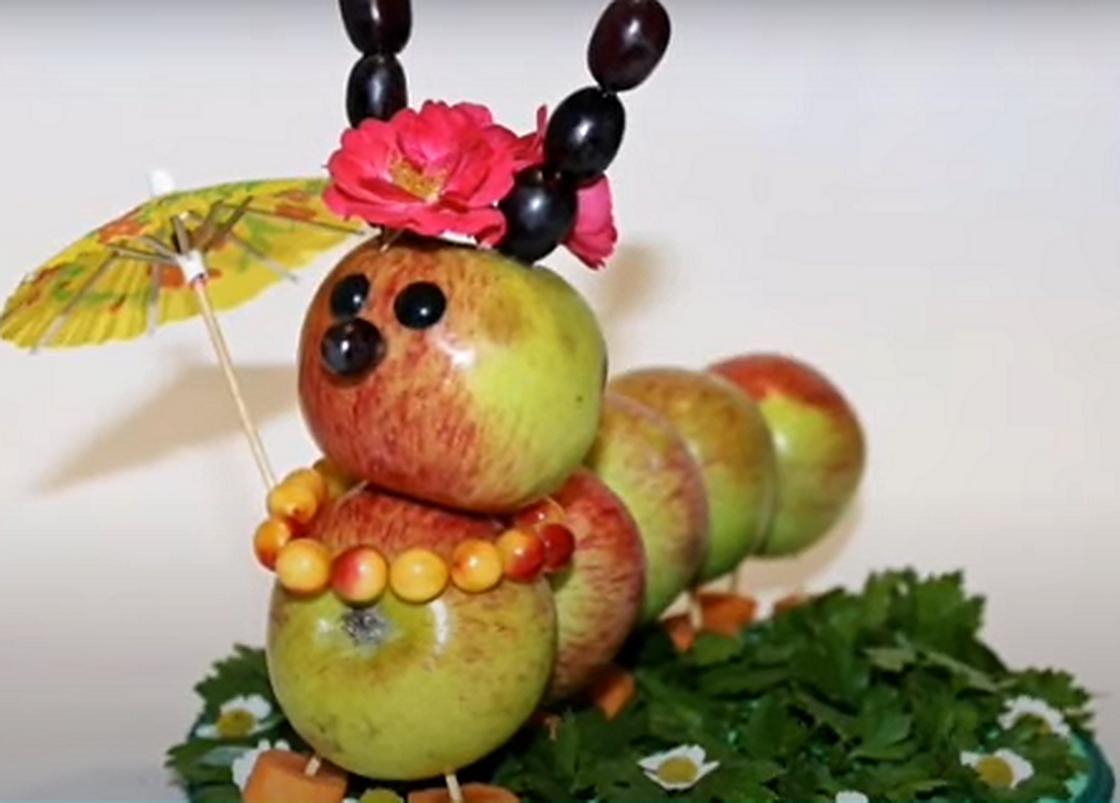 Гусеница из яблок, моркови и маслин Гусеница из яблок, моркови и маслин