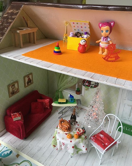 Как сделать домик для кукол своими руками из коробок: пошаговая инструкция