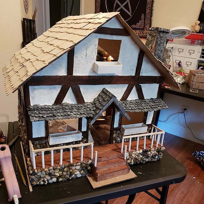 Как сделать домик для кукол своими руками из коробок: пошаговая инструкция