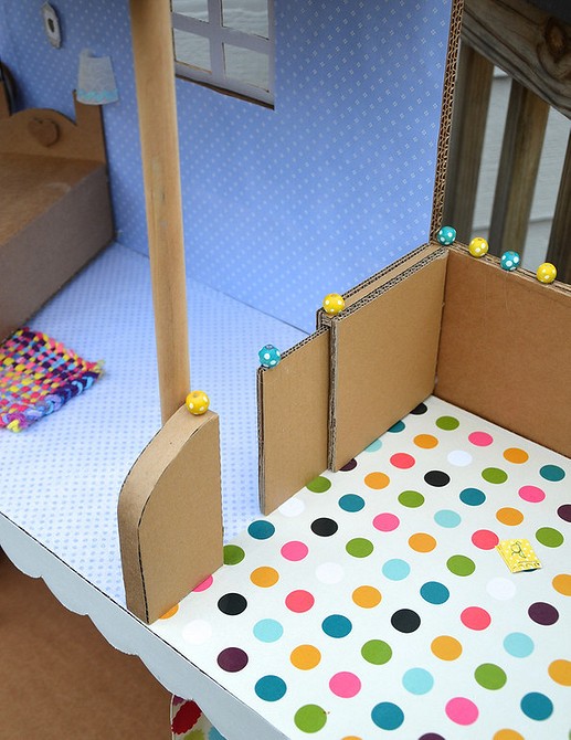 Как сделать домик для кукол своими руками из коробок: пошаговая инструкция