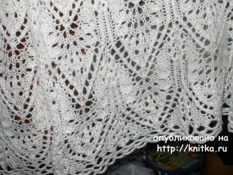 Белый ажурный палантин спицами. Работа Елены вязание и схемы вязания
