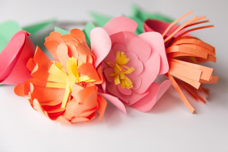 Цветы из бумаги своими руками - 70 фото и 6 мастер-классов, идеи и инструкции как сделать
