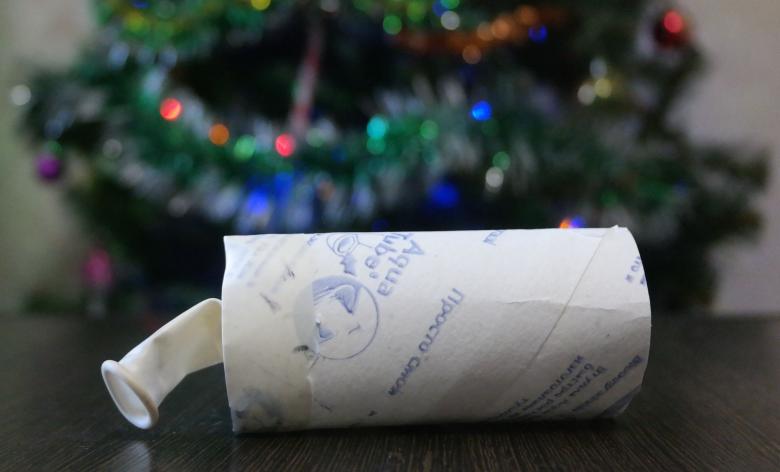 Как сделать хлопушку из бумаги: пошаговое описание изготовления и мастер класс для начинающих