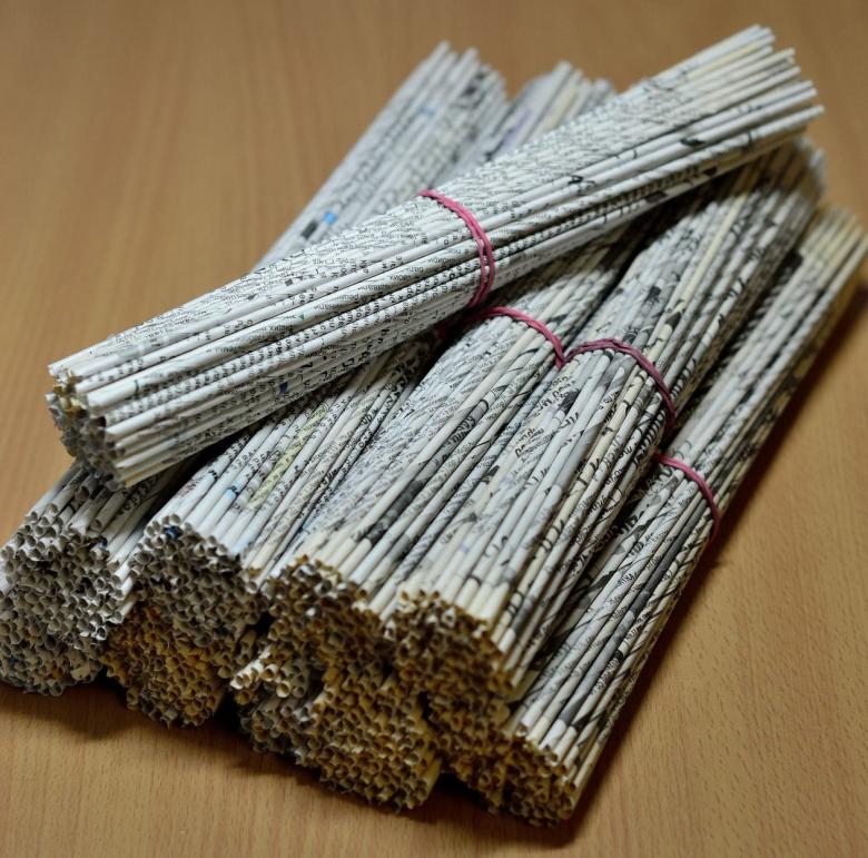 Плетение из газетных трубочек для начинающих: пошаговое описание создания простых и красивых поделок