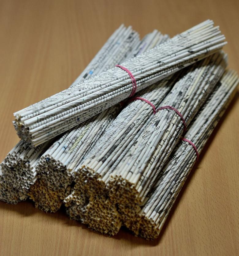 Плетение из газетных трубочек для начинающих: пошаговое описание создания простых и красивых поделок