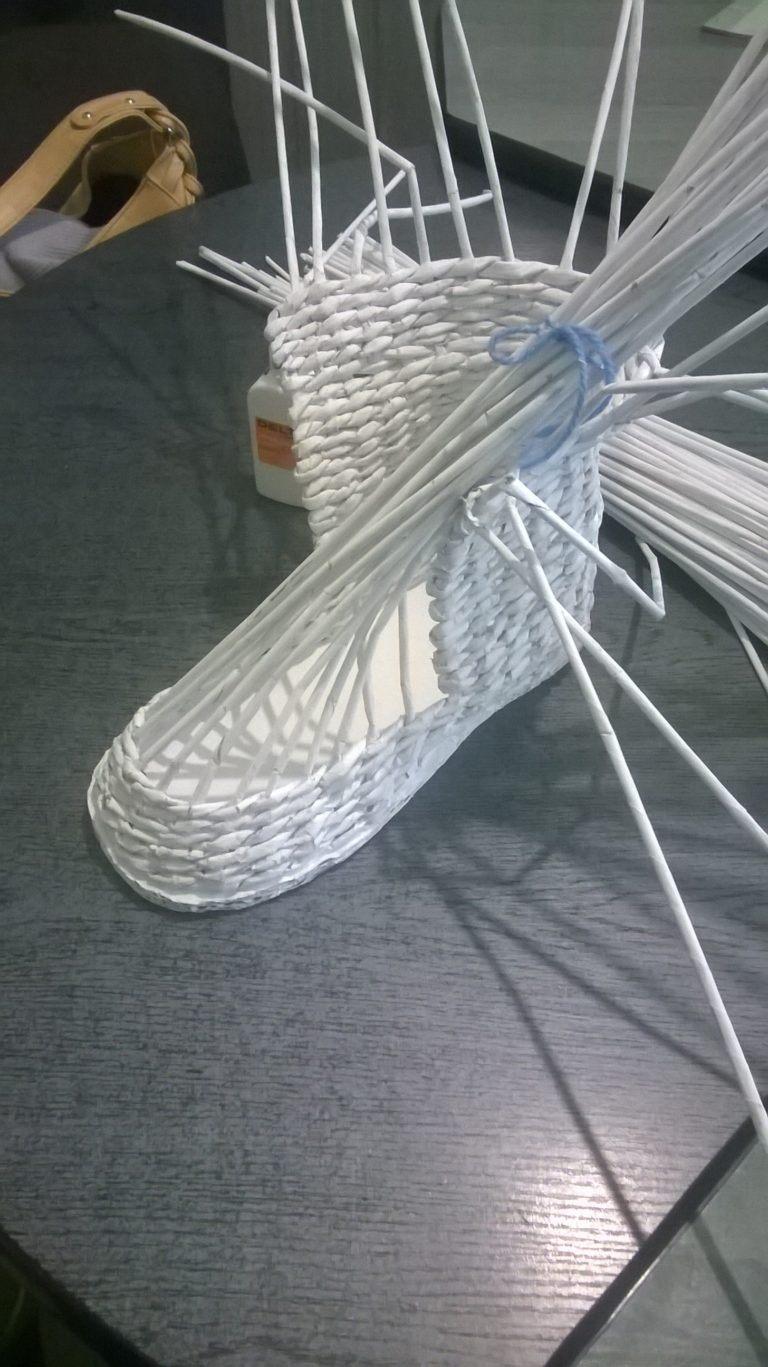 Плетение из газетных трубочек для начинающих: пошаговое описание создания простых и красивых поделок