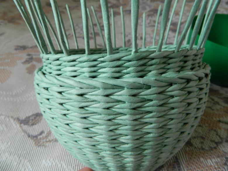 Плетение из газетных трубочек для начинающих: пошаговое описание создания простых и красивых поделок