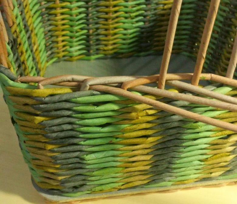 Плетение из газетных трубочек для начинающих: пошаговое описание создания простых и красивых поделок