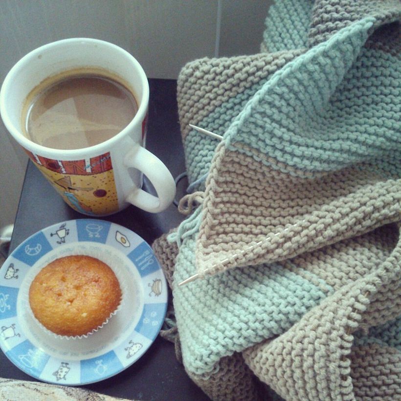 Как вязать платочную вязку по схемам круговыми и обычными спицами для начинающих