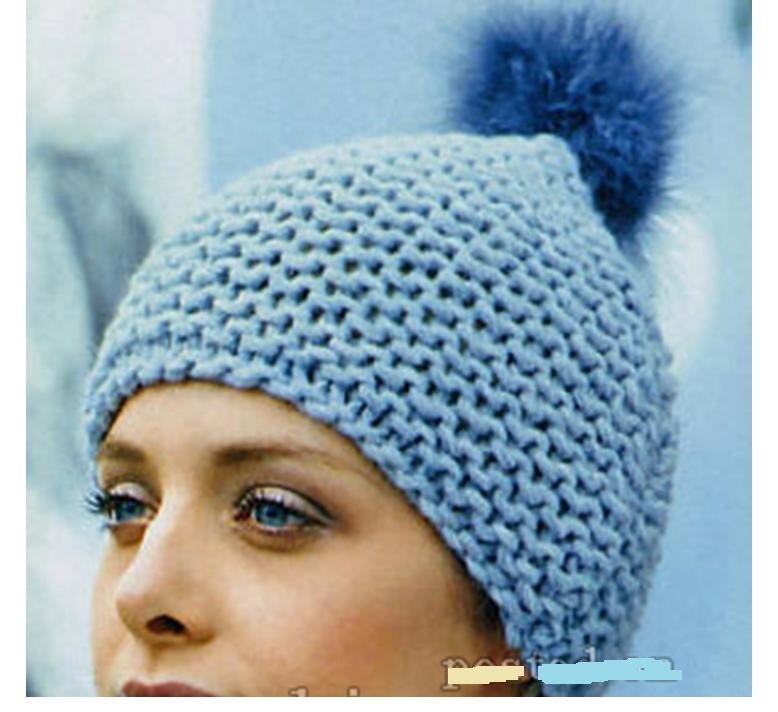 Оригинльная модель шапки из толстой пряжи платочной вязкой