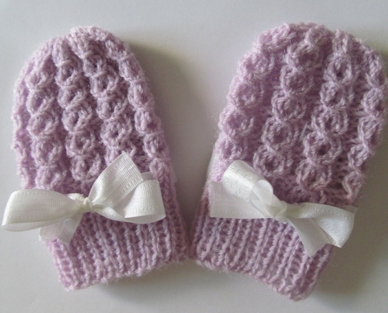 Ажурные варежки-царапки для малышей