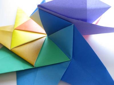 В данном случае обрабатываются синий и фиолетовый края сюрикена