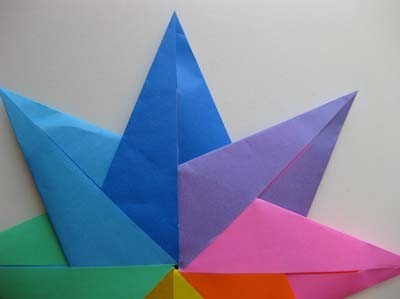 Затем фиолетовый луч сюрикена заправляется в синий так