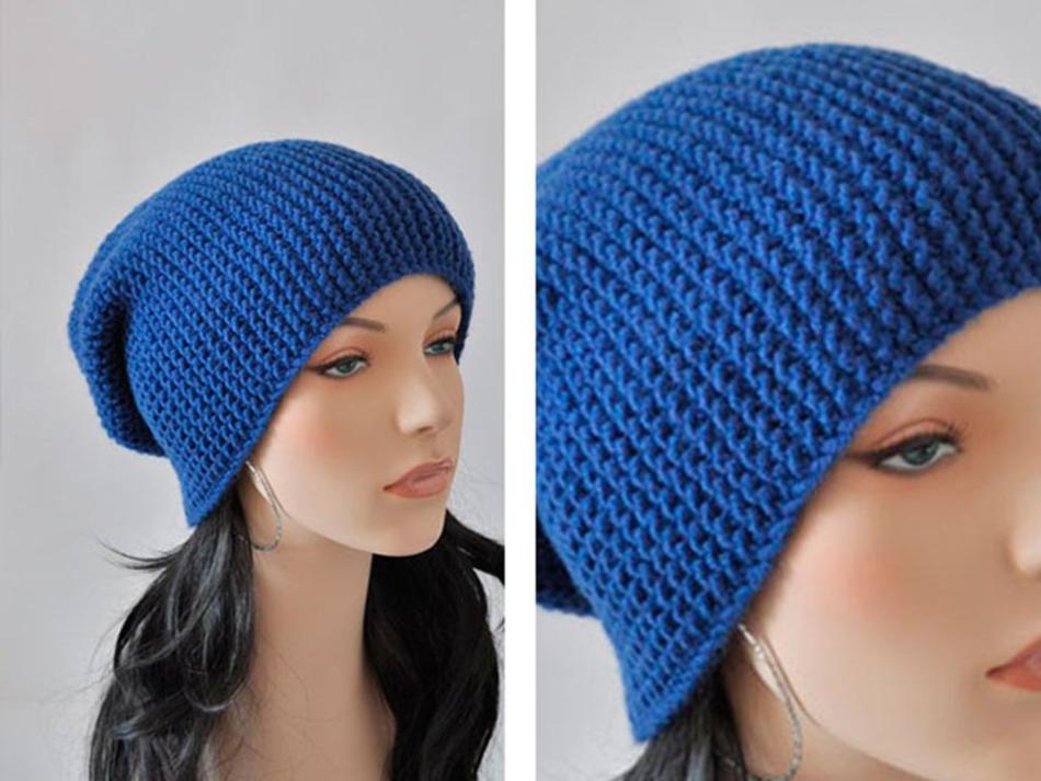 Простые женские моели шапок, связанные вертикально платочным узором, пример 2