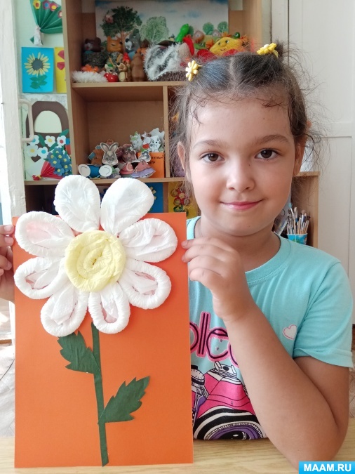 Детский мастер-класс по ручному труду «Ромашка» с использованием гофротрубочек из бумажных салфеток