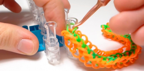 Плетение из резинок на станке: простые легкие схемы для начинающих и сложные для опытных мастеров