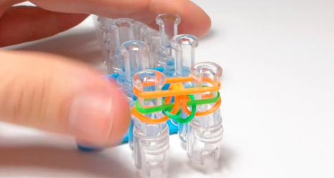 Плетение из резинок на станке: простые легкие схемы для начинающих и сложные для опытных мастеров