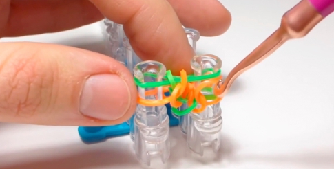 Плетение из резинок на станке: простые легкие схемы для начинающих и сложные для опытных мастеров