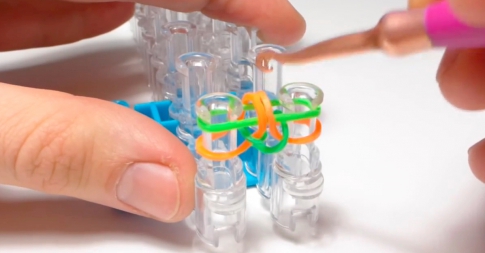 Плетение из резинок на станке: простые легкие схемы для начинающих и сложные для опытных мастеров