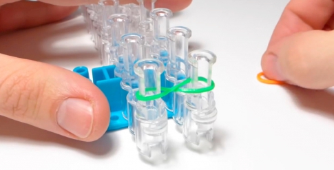 Плетение из резинок на станке: простые легкие схемы для начинающих и сложные для опытных мастеров