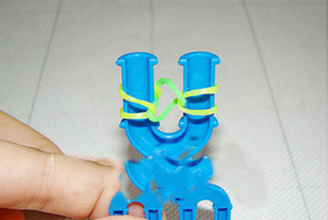 Браслеты из резиновой ленты