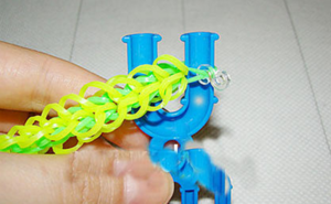 Меры предосторожности при плетении браслетов из резинок