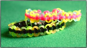 Как плести браслеты из резинок на рогатке