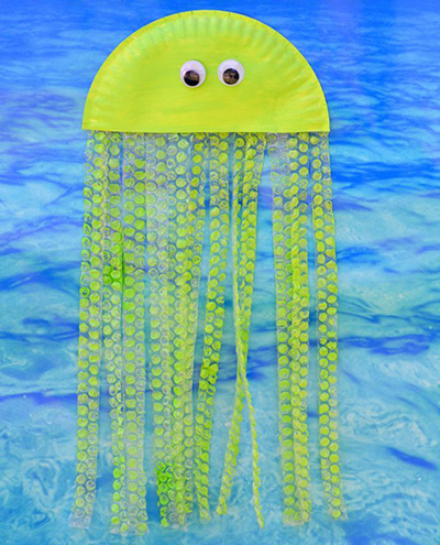 Медуза из бумажной тарелки и пузырчатой пленки Медуза из бумажной тарелки и пузырчатой пленки