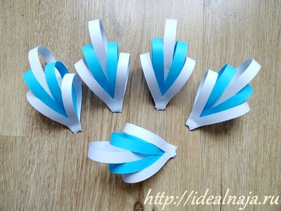 Пять лучиков снежинки готовы