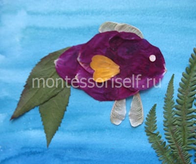 Рыбка из лепестков и листьев