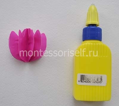 Склеиваем между собой заготовки тюльпана Склеиваем между собой заготовки тюльпана