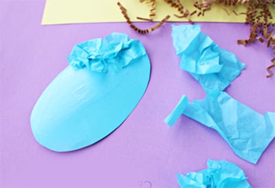 Приклеиваем кусочки бумаги Приклеиваем кусочки бумаги