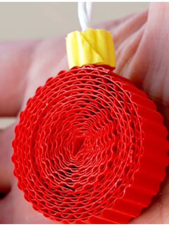 Елочная игрушка из гофрокартона