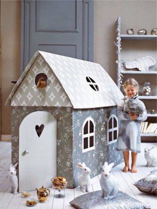 Картонный домик