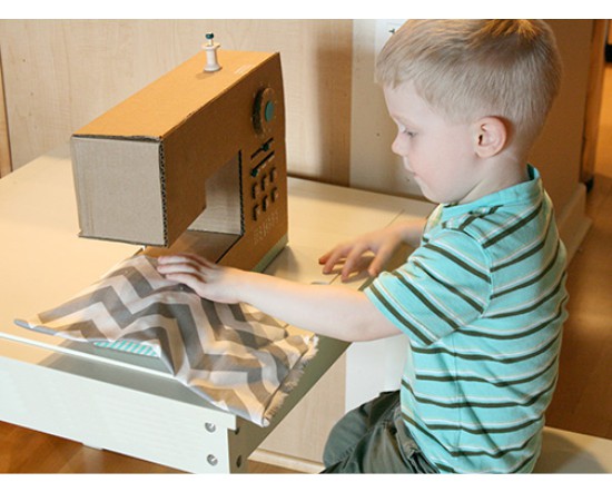 Швейная машинка из картона