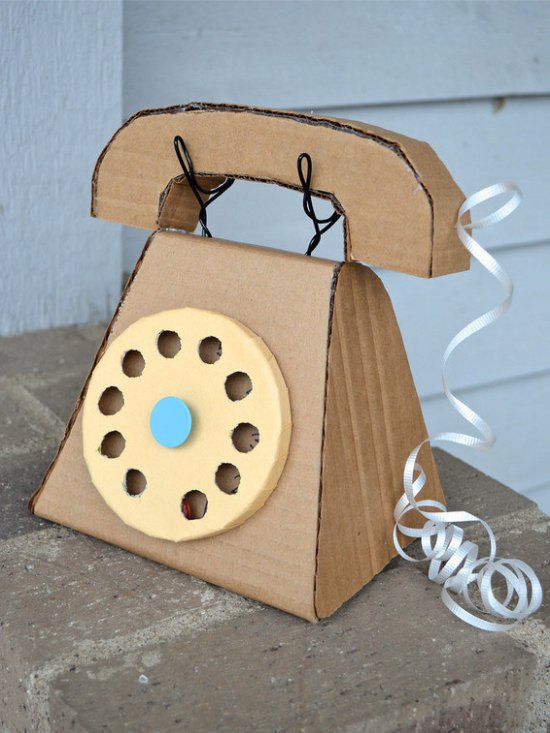 Телефон из картона