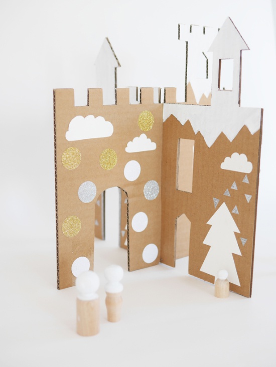 Замок из картона