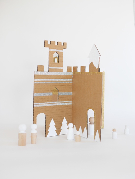 Замок из картона