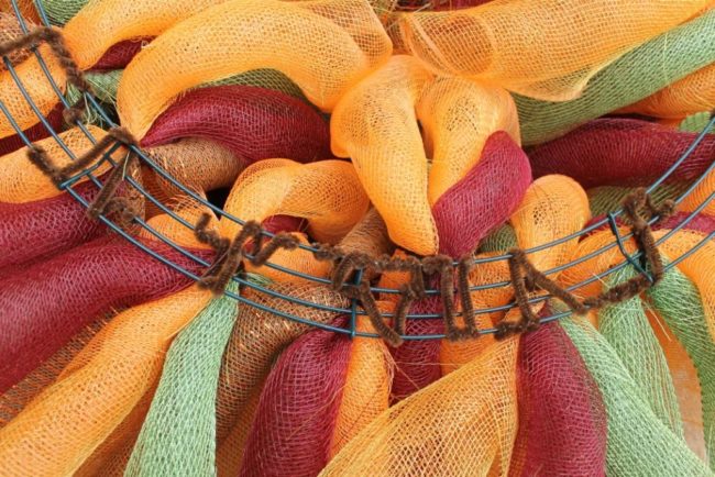 kak-sdelat-rozhdestvenskij-venok-svoimi-rukami-poshagovo-70