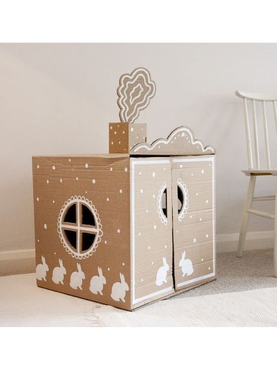 Картонный домик