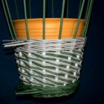 Плетение из газетных трубочек пошагово: новые идеи для начинающих и мастер-классы от рукодельниц Плетение из газетных трубочек пошагово: новые идеи для начинающих и мастер-классы от рукодельниц