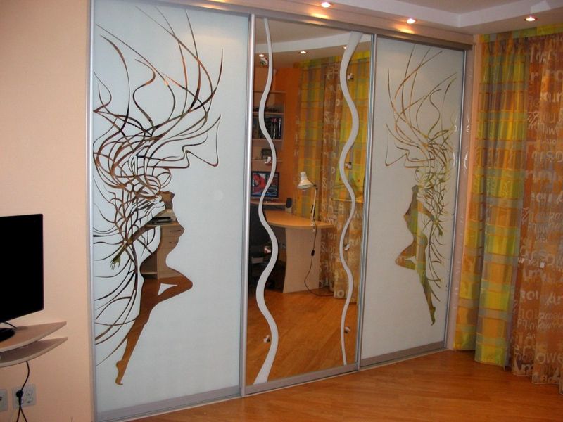 Шаблонное изображение на мебели Шаблонное изображение на мебели