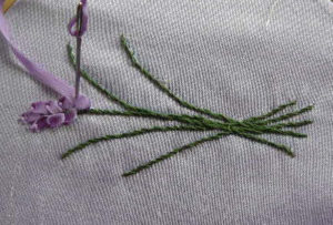 Вышивка лентами цветы для начинающих, рекомендации в необычной технике, схемы и фото композиций полевых букетов