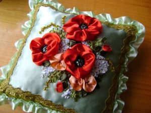 Вышивка лентами цветы для начинающих, рекомендации в необычной технике, схемы и фото композиций полевых букетов