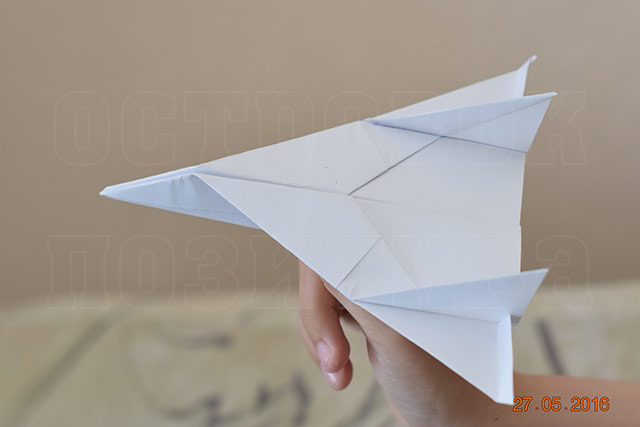 Как сделать самолет из бумаги, который далеко летает… Простое изготовление самолетика