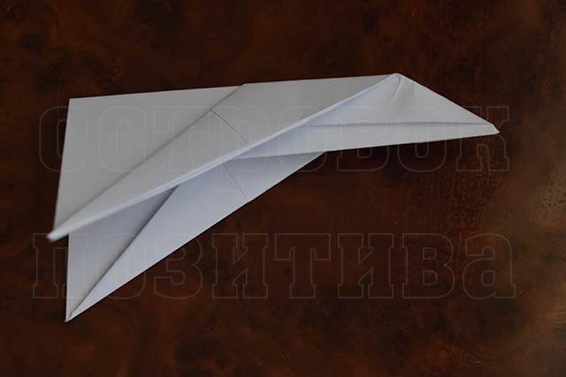 Как сделать самолет из бумаги, который далеко летает… Простое изготовление самолетика