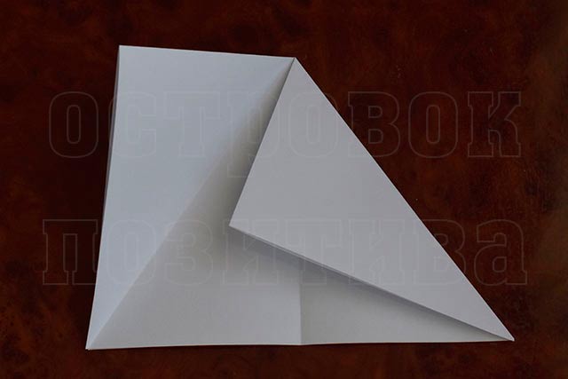 Отгибаем правый угол