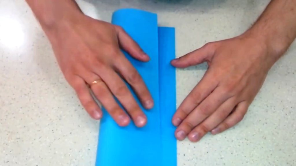 Как сделать самолет из бумаги на 200 метров полета согнуть лист бумаги