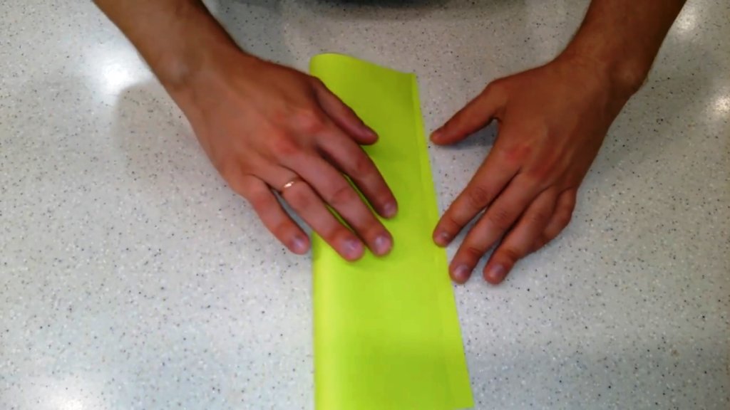 складываем бумагу Как сделать самолет из бумаги на 100 метров полета