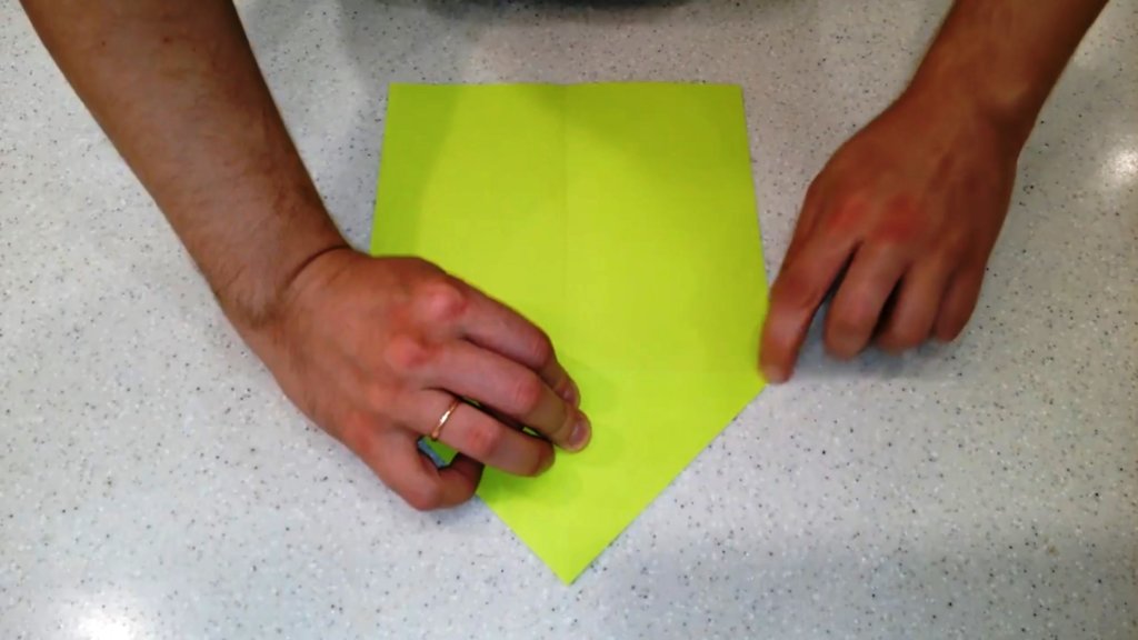 Как сделать самолет из бумаги на 100 метров полета складываем бумагу еще раз